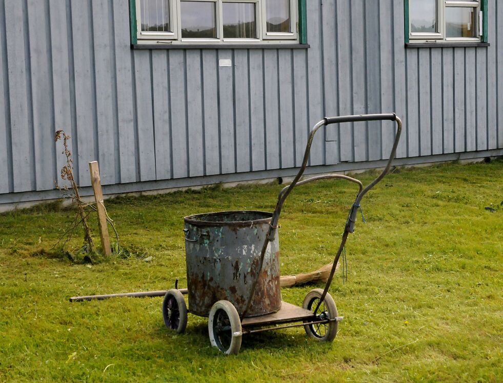 En gammel barnevogn er blitt til en praktiske trille.
 Foto: Hallgeir Henriksen