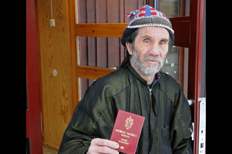 Amund Anti trenger nytt pass for nettbankskifte, men feil på pass-kioskene i Karasjok og Lakselv forhindrer det.
 Foto: Stein Torger Svala