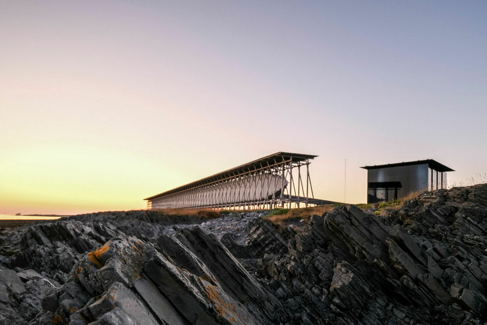 På Steilneset i Vardø formidles historien gjennom utdrag av historiske kilder og et unikt samarbeid mellom kunstneren Louise Bourgeois og arkitekten Peter Zumthor.
 Foto: Foto: Jarle Wæhler, Statens vegvesen