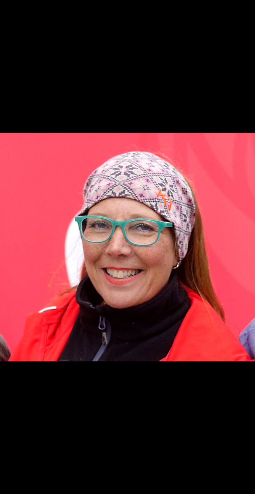 Arbeiderpartiets ordførerkandidat i Nordkapp, Kari Lene Olsen, mener at siste valgkamp viste at «Lille Chicago» har gjenoppstått i Nordkapp, men nå i form av bakholdsangrep, personangrep og trusler. Her er hun på valgkampstand før siste valg.
 Foto: Geir Johansen (Arkiv)