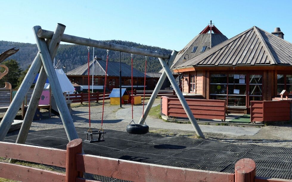Il­lust­ra­sjon: Dag­ens Árr­an lu­le­sam­isk bar­ne­ha­ge. Et helt nytt bar­ne­ha­ge­bygg vil stå fer­dig til som­me­ren og bli inn­vi­et til høst­en. (Foto: Stei­nar Sol­aas)