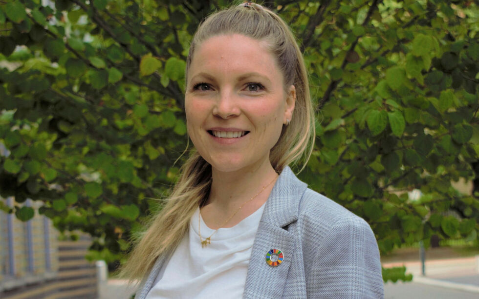 Liv Marie Bendheim ser med bekymring på det høye antallet bilførere som ble tatt for mobilbruk i Finnmark i 2022, sammenlignet med 2021.
 Foto: Ung i trafikken