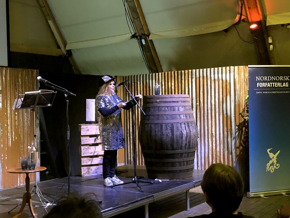Marry Ailonieida Somby debuterte som forfatter i 1976 med «Ámmul ja alit oarbmælli», som var den første barneboka på samisk. Marry har skrevet flere barnebøker, samt prosa og poesi for voksne.
 Foto: Hannah Persen