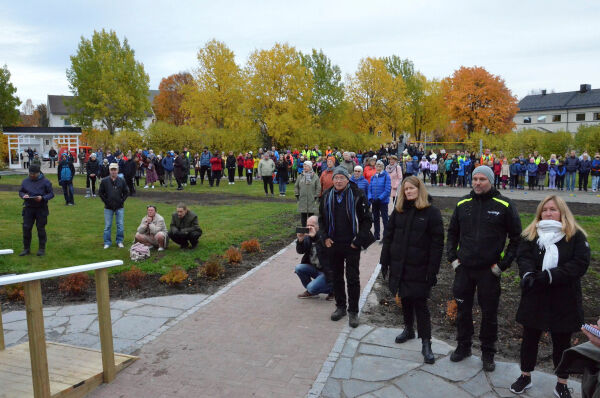 Stilfull åpning av nyoppussa paviljongpark