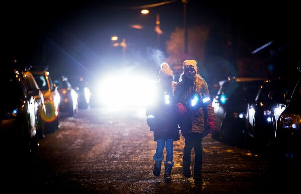 Deler ut trafikksikkerhetsmidler