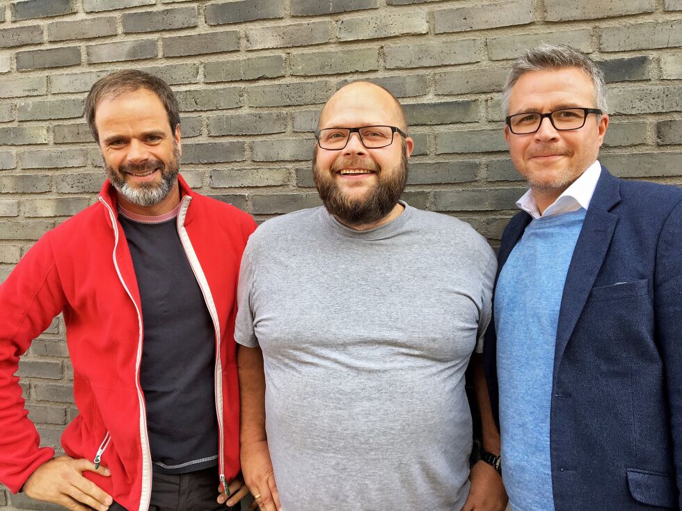 Rockpool United fra Alta, med bedriftslederne Gunnar Ottesen, John Ingar Ek Boine og Kjetil Nilsen i spissen, sponser Vinterstorm i Lakselv.
 Foto: Rolf E. Lund, Altaposten