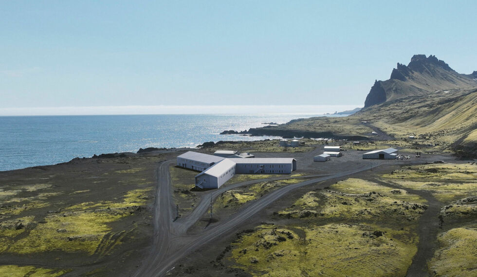 Modell av nytt hovedbygg/stasjonsbygg på Jan Mayen. Bygget skal inneholde forlegningsdel, kjøkken, kontorer, verksted, elektronikkavdeling, trening/gymsal, fritidsrom, brannstasjon og sykestue.
 Foto: Forsvarsbygg/Link Arkitektur AS