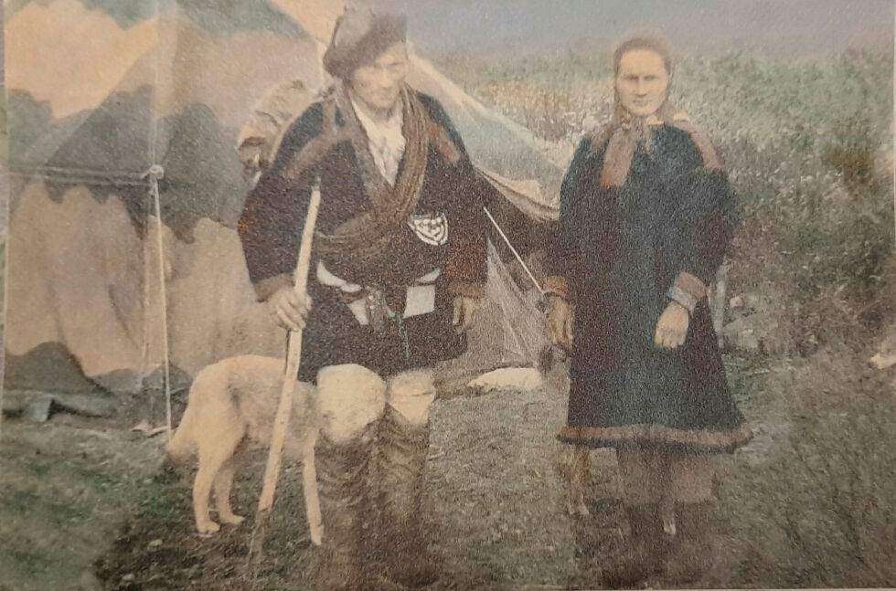Ole Nilsen Vuolab og Elen Anna Nilsdatter Varsi Vuolab hadde sitt tradisjonelle sommerbosted ved Lavnnjosjohka.
 Foto: Privat