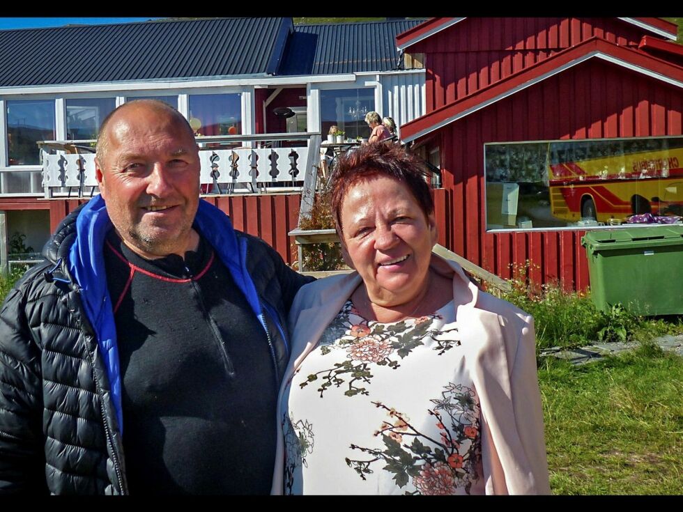 Ekteparet Kjell og Heidi Ingebrigtsen driver hver sin turisme-bedrift i Skarsvåg. Nå håper de på godt besøk av norske turister denne sommeren. Arkivfoto: Geir Johansen