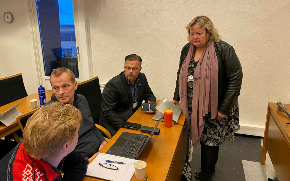 Før møtet var det knytta spenning til Høyre i Jakobsnes-saken. Men Ørjan Rasmussen, Brede Sæter, Øivin Grongstad og Nina Danielsen valgte å stemme med Ap for nedleggelse av skole, SFO og barnehage på Jakobsnes.
 Foto: Hallgeir Henriksen