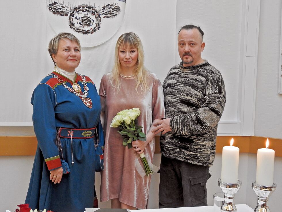 6. februar ble det skrevet et lite stykke historie i Lakselv, da ordfører Aina Borch viet Nataliia Shagabutdinova og German Mayorov.
 Foto: Kristin Marie Ericsson