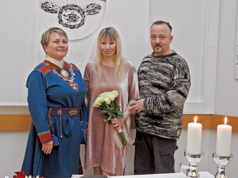 6. februar ble det skrevet et lite stykke historie i Lakselv, da ordfører Aina Borch viet Nataliia Shagabutdinova og German Mayorov.
 Foto: Kristin Marie Ericsson