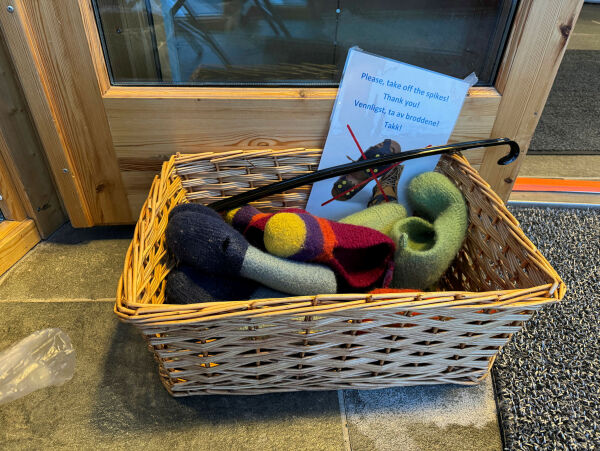 Av med pigger og på med tøfler