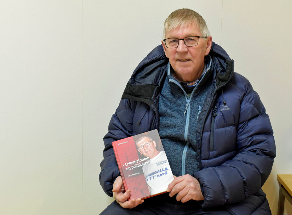 Tidligere ordfører Arvid Mathisen fra Måsøy har gitt ut boka 
«– Lokalpatrioten og politikeren». Mathisen forteller at boka er en selvbiografi, men at boka også tar for seg flere av sakene som opptok ham som ordfører på 1980- og 90-tallet.
 Foto: Irene Andersen