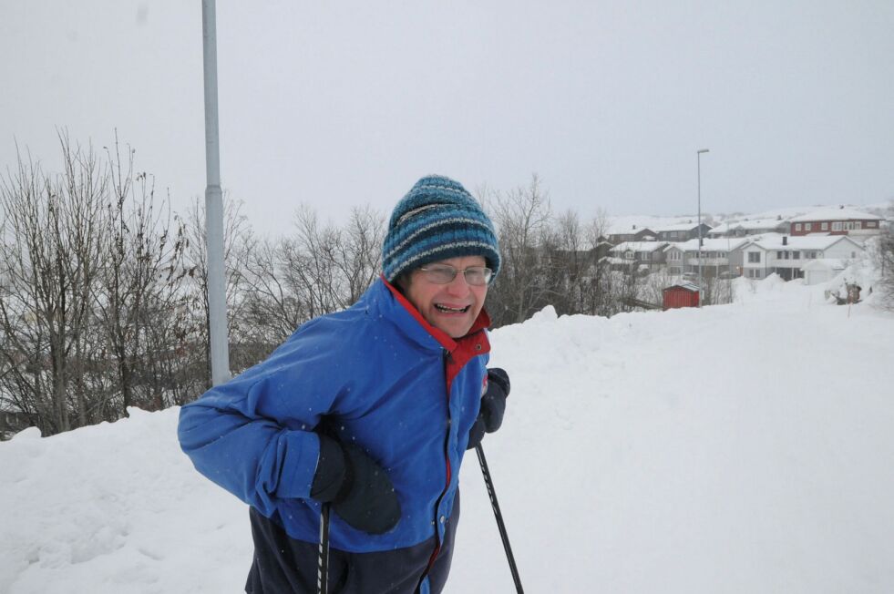 Geir Aarnes (63) synes det er helt fint å starte dagen med noen intervalldrag rett utenfor stuedøra. Da for han bedre til andre gjøremål, deriblant spre det gode budskap om Jesus Kristus. Foto: Hallgeir Henriksen
