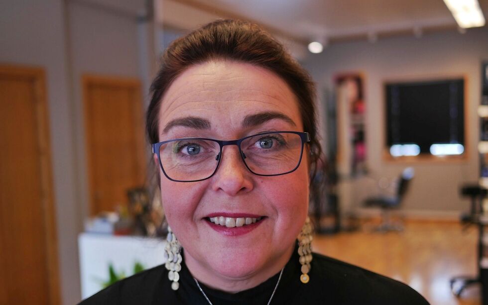 Ada Ulvatne gleder seg stort til å åpne frisørsalongen sin i Honningsvåg  igjen mandag 27. april. Foto: Geir Johansen