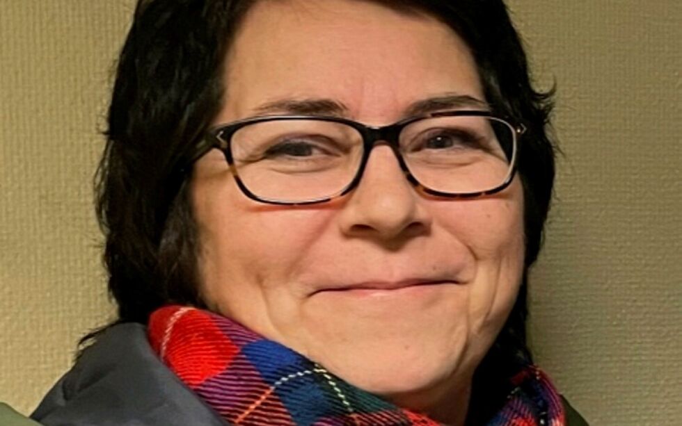 Ann-Britt Eira Sara i Kau­to­kei­no Ap på­pe­ker at ho­ved­ut­ford­rin­gen inn­en­for grunn- og vid­ere­gå­en­de opp­lær­ing er at sam­iske elev­er ikke får opp­fylt rett­en til opp­lær­ing i og på sam­isk.
Sara vil jobbe for et na­sjo­nalt kom­pe­tan­se­sen­ter for fjern­un­der­vis­ning i Kau­to­kei­no. Foto: pri­vat
