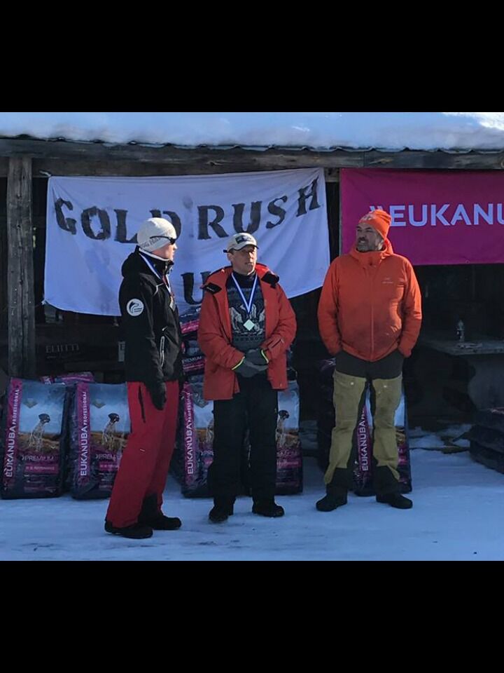 Pallen på Gold Rush Run, fra venstre: Raine Niemi, Finland, tok sølv, Ole Wingren, Finland, gull og Leif Herleiksplass, Nesseby og Norge ble nummer tre (finnene var med i finsk mesterskap.
 Foto: Privat