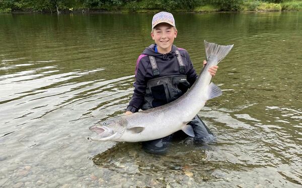 Kian (13) fikk laks på størrelse med en sjuåring