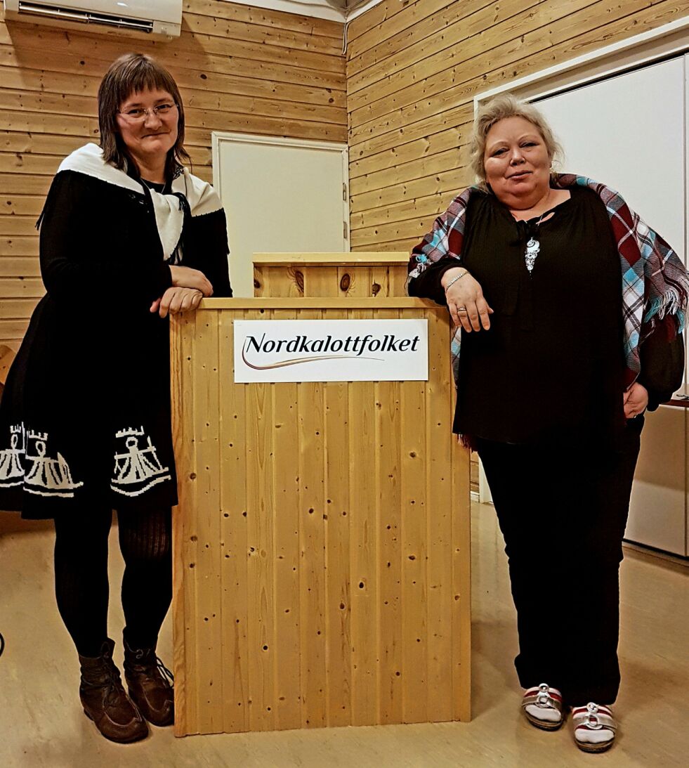 Toril Bakken Kåven (til venstre) er fornøyd med å ha fått Vibeke Larsen med på laget. (Foto: Nordkalottfolket)