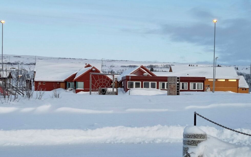 Både Fossen skole (bildet) og Vestre Jakobselv barnehage står foreløpig uten kjøpere.
FOTO: TORBJØRN ITTELIN