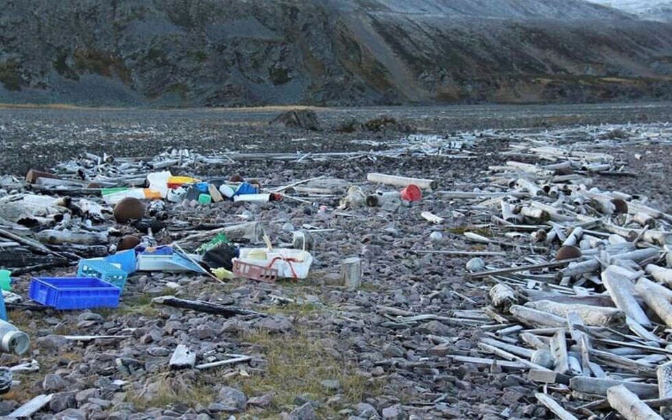 Man reg­ner med at minst åtte mil­li­o­ner tonn plast hav­ner i ha­ve­ne hvert år, og det er an­tatt at minst 90 pro­sent til slutt hav­ner på hav­bun­nen.
Il­lust­ra­sjons­fo­to: Pri­vat