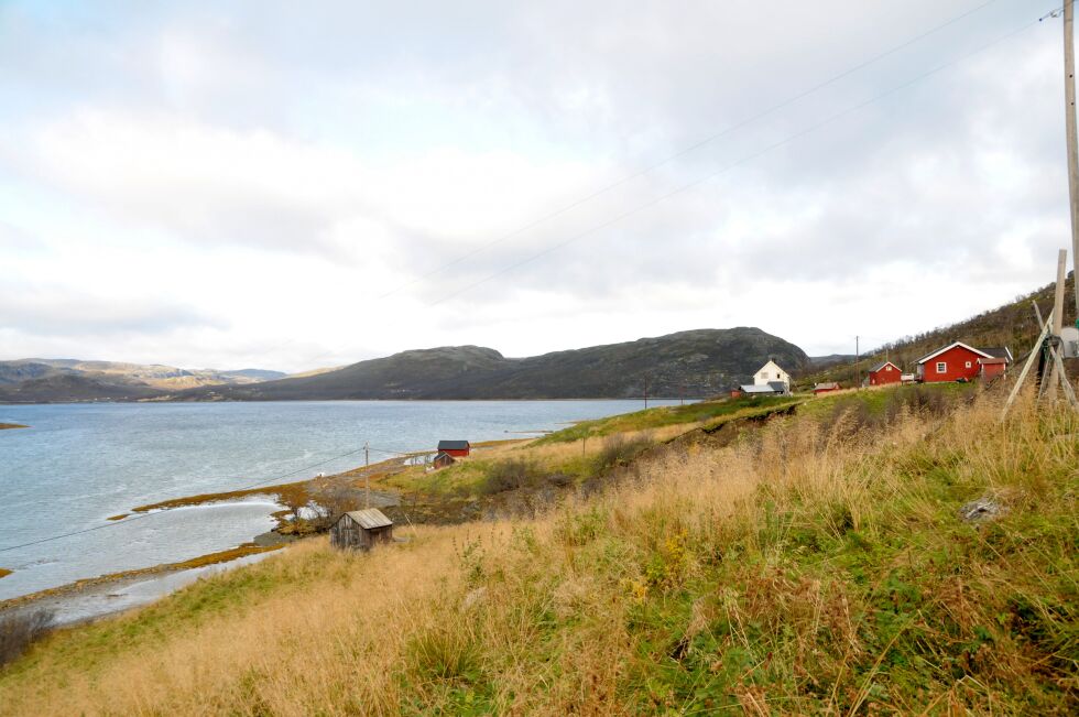 Årets oktober var langt mildere og tørrere enn normalt i Finnmark. Her et bilde fra sjøsamebygda Vágge i Bugøyfjorden i Sør-Varanger kommune
 Foto: Hallgeir Henriksen