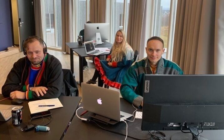 Ledelsen og landsmøtets hovedkvarter var i Karasjok. Her er ledertrioen, som ble gjenvalg: Nestlederne Vidar Andersen og Saia Stueng, og leder Runar Myrnes Balto.
 Foto: NSR