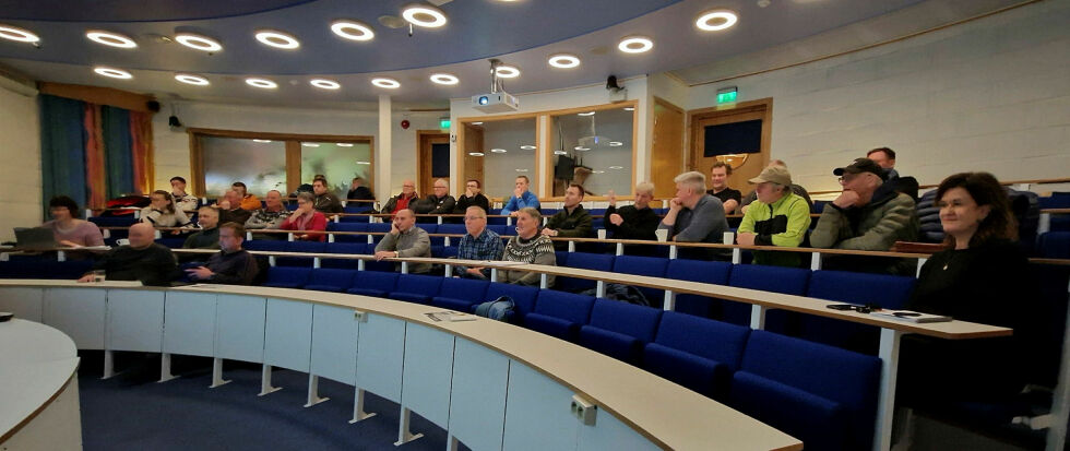 Interesserte tilhørere ved informasjonsmøtet om ørreten i Pasvikvassdraget.
 Foto: Hill Haga