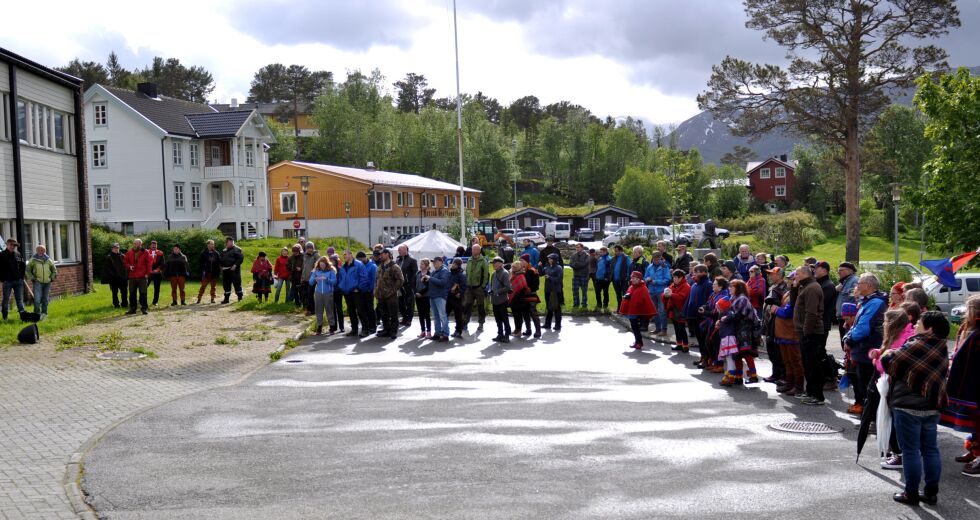 Motstanden mot vindmøller i beitelandet er stor. Bildet er fra en demonstrasjon i kommunesenteret Terråk i juni i fjor, da representanter for Olje- og Energidepartementet var på befaring i det omstridte området.
 Foto: Arkiv