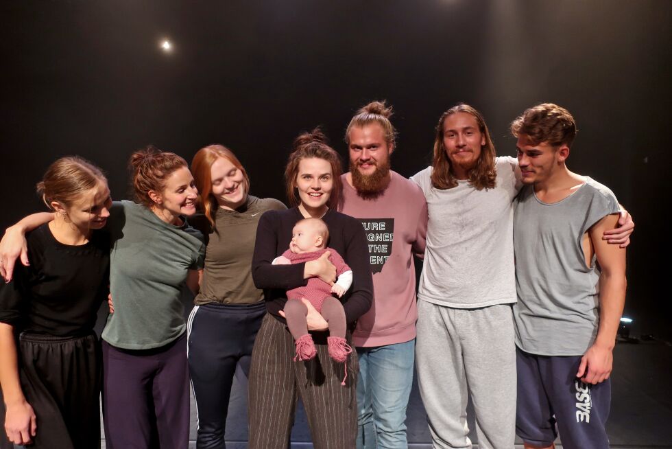 Simone Grøttes danseforestilling GLEMT vises i Düsseldorf i helga under Internationale Tanzmesse. – Vi tar med den lille (barnet) til Düsseldorf, sier en glad Simone Grøtte.
 Foto: Pressefoto