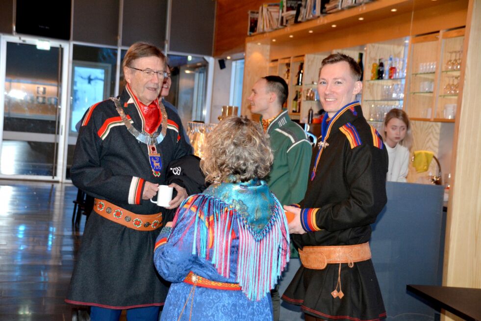 Øystein Oldervoll fra Kåfjord (til høyre) begynner i jobben som museumstekniker ved Nordnorsk Kunstmuseum fra og med 1. mars.
 Foto: Elin Margrethe Wersland