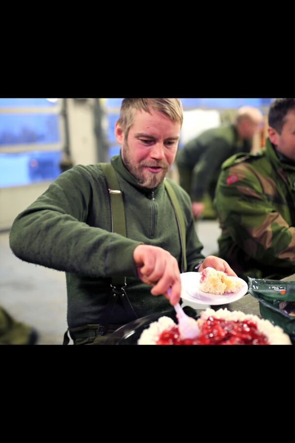 Pål fikk bursdagskake under HV-øvelsen
