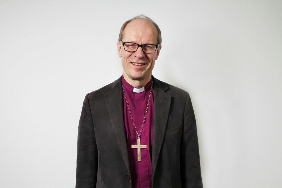 Bis­kop Olav Øy­gard øns­ker den nye sam­iske tros- og livs­syns­or­ga­ni­sa­sjo­nen lyk­ke til, og sy­nes han ser man­ge ver­di­er kir­ken del­er med or­ga­ni­sa­sjon­en.
 Foto: Presse