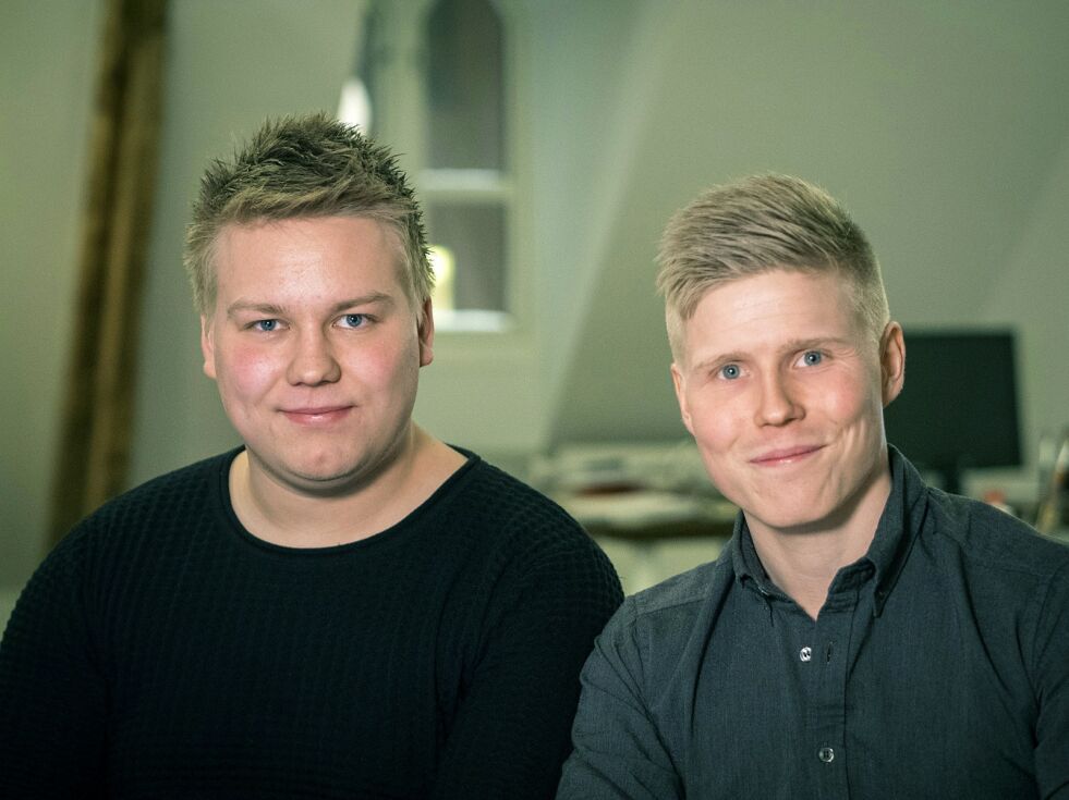 Vadsøguttene Henrik Hansen (til venstre) og Kristian Aslaksen har fått en pangstart på sine nye mobilapplikasjon innen brukthandel.
 Foto: Privat
