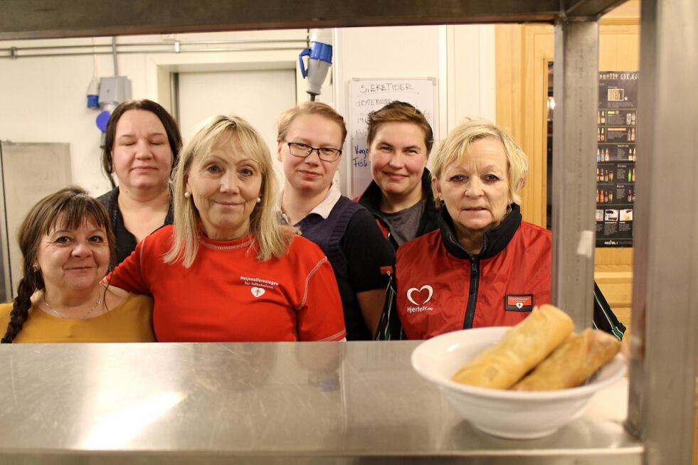 Styret i Bugøynes helselag, fra venstre Lise Beate Vælitalo (støttemedlem), Anette Kristiansen, Ranfrid Linangi, Hanne Ingilæ, Maria Høyberget Lavoll og Solbjørg Bakken.
 Foto: Randi Irene Losoa