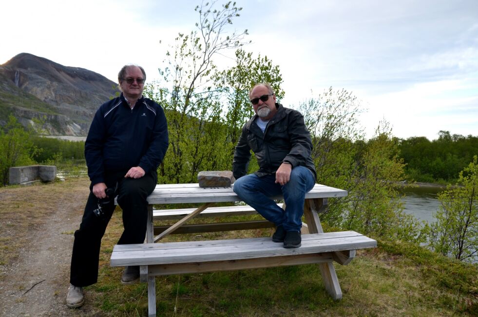 For­fatter Hel­ge Al­vin Ros­fjord reis­te sam­men med Øy­stein Foss for å be­sø­ke ste­de­ne Tor­geir Foss had­de vært.
 Foto: Roger Albrigtsen