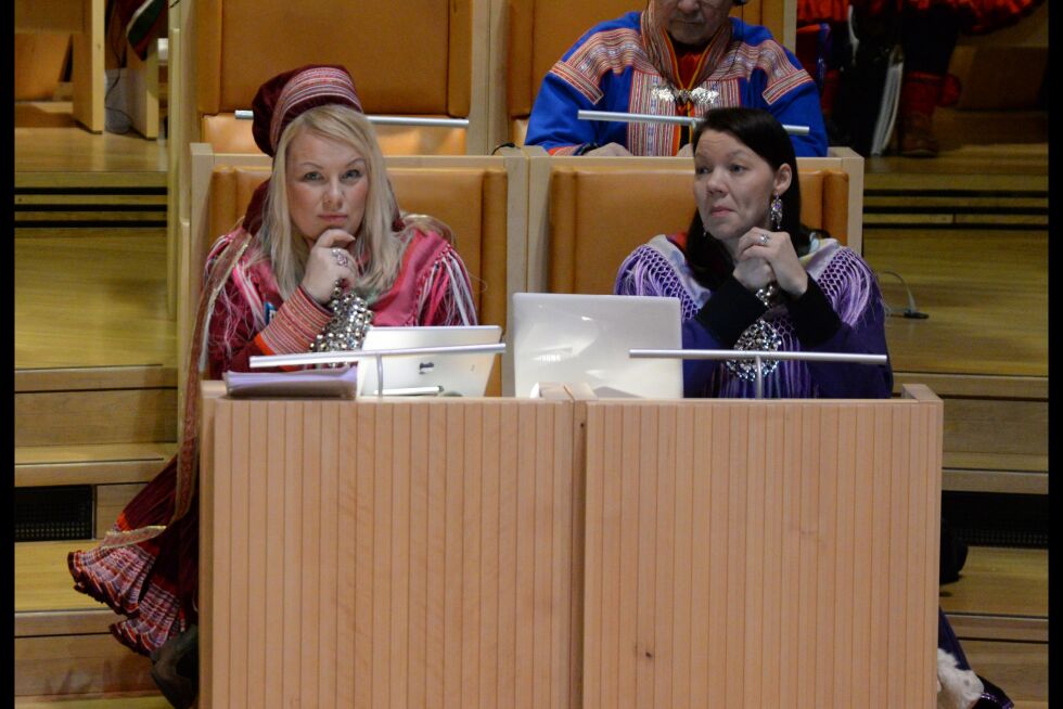 Laila Susanne Vars (Árja) er rykende uenig med Laila Nystad (NSR) om Sametingets budsjett.
 Foto: Steinar Solaas
