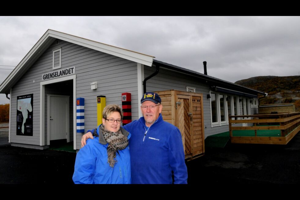 Hans Hatle i Barents safari var svært bevisst på at han kun ville bruke lokale bedrifter og lokal arbeidskraft da han utvidet på Sandnes. Her sammen med samboer og meddriver Nicole Mertens foran nybygget.
 Foto: Hallgeir Henriksen