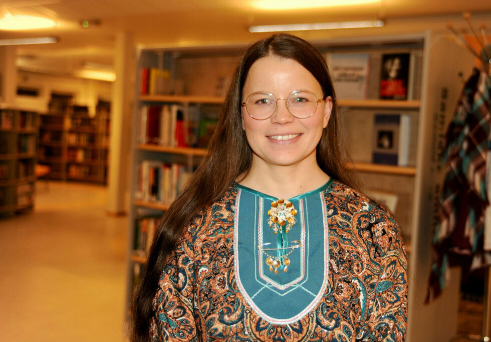 Daglig leder Marit Kirsten Eira i språk- og kultursenteret Lávgu i Áltá/Alta gir halve kursavgifta tilbake til dem som fullfører helg- og kveldskurs. Eira gleder seg til en ny høst med studenter, forhåpentligvis fremtidige samisktalende.
 Foto: Rita Heitmann