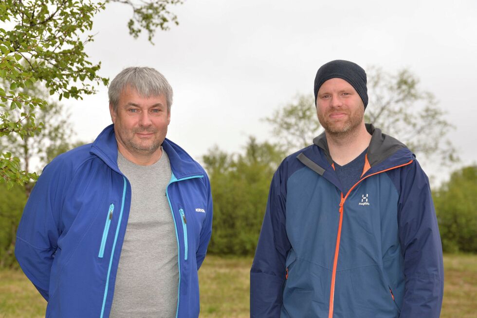 Per Ja­cob Ny­voll (til venstre) fra Brenn­elv grunn­ei­er­for­en­ing og Anders An­der­sen fra For­tu­na Software. Foto: Son­ja E. An­der­sen