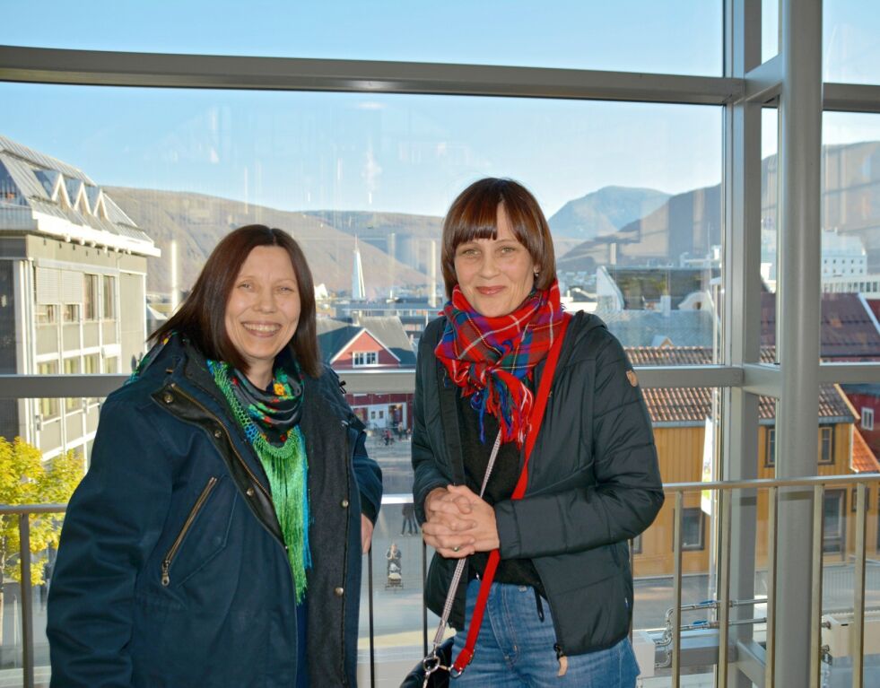 Anna Anita Guttorm og Elin Margrethe Wersland er to av flere samiske forfattere som møtes på den samiske litteraturfestivalen Bágo in books i Jokkmokk i midten av november. De skal blant annet ta for seg en påstand om hvorvidt samene er for selvhøytidelige.
 Foto: Trude Krane