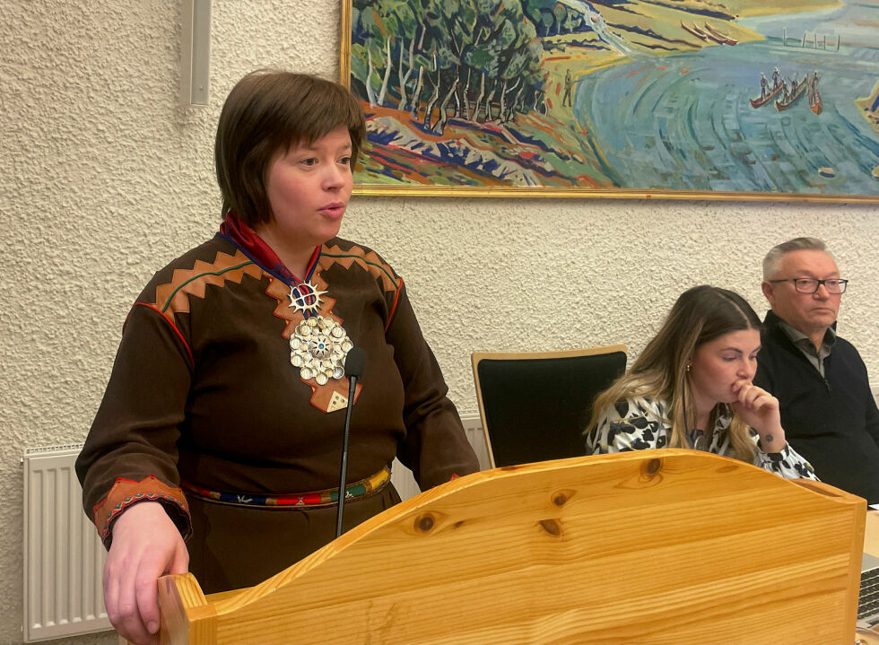 Káre Elle Partapuoli poengterte at avtalen blir grunnlaget for Tana kommunes samfunnsplan og også blir et dokument for kommunikasjon med staten.
Foto: Birgitte Wisur Olsen