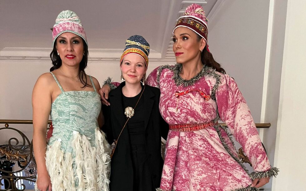Designer Ramona Salo sammen med modeller i forbindelse med Original Encuentro de arte textil Mexicano.
 Foto: Privat