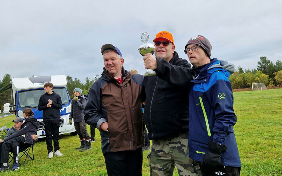 Stolte vinnere av boccia-turneringer er Sør-Varanger 1, Pål Magne, Knut Olav og Tommy.
 Foto: Hill Haga