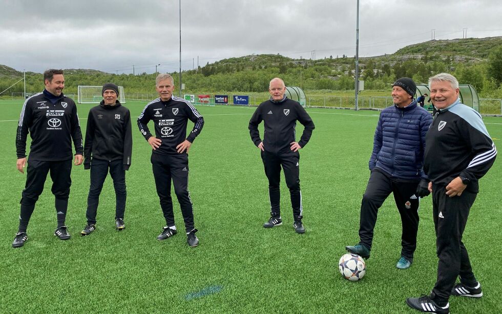 John Henrik Mienna (lengst til høyre) inviterte til lavterskel-fotball på Hesseng stadion. Man trengte absolutt ikke å være noen Cryuff for å møte.
 Foto: Emil Olai Danielsen