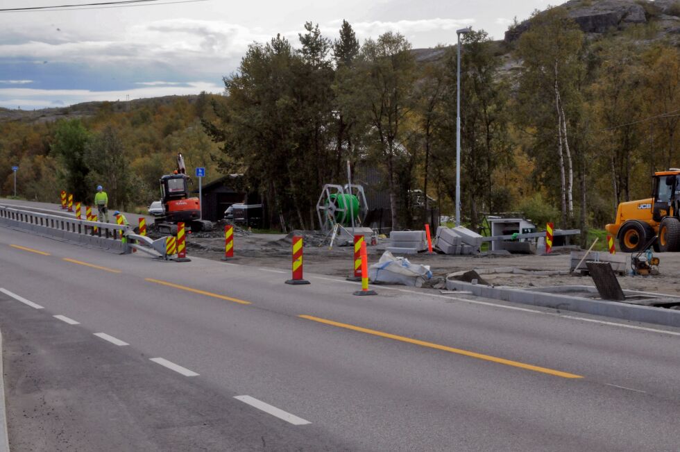 Etter påtrykk fra beboerne gjøres det nå utbedringer i krysset Bjørheimveien-Ekveien-
E 105.
 Foto: Hallgeir Henriksen