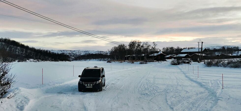 Et­ter at av­ta­le mel­lom Bård Sund­fær og kom­mu­nen om drift av is­brua i Øvre Nei­den ble un­der­skre­vet sist tirs­dag, ble den umiddelbart åpna for tra­fikk. Foto: Stein Tore Si­vert­sen
 Foto: Stein Tore Sivertsen
