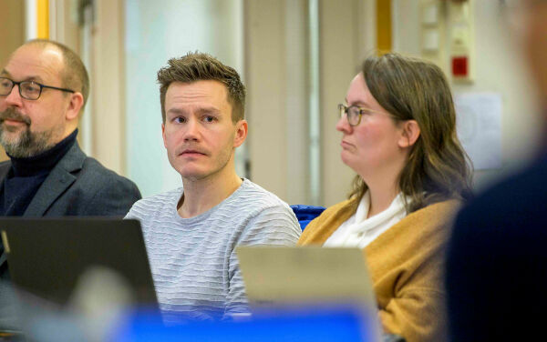 – Betimelig å stille spørsmål om korrupsjon