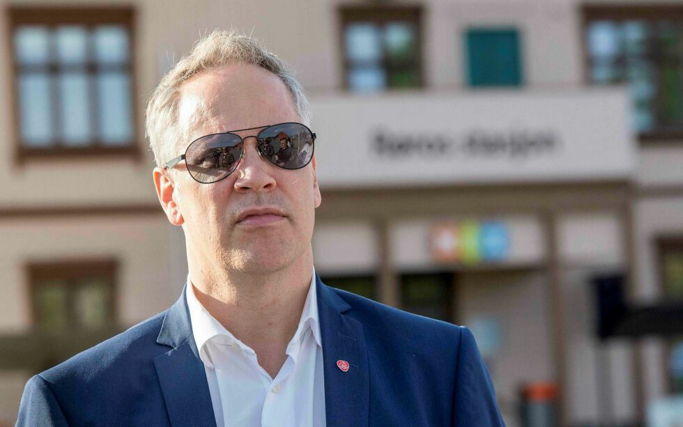 Samferdselsminister Jon-Ivar Nygård (Ap) må gå tilbake på sitt løfte om avislevering alle dager.
 Foto: Cecilie Bergan Stuedal